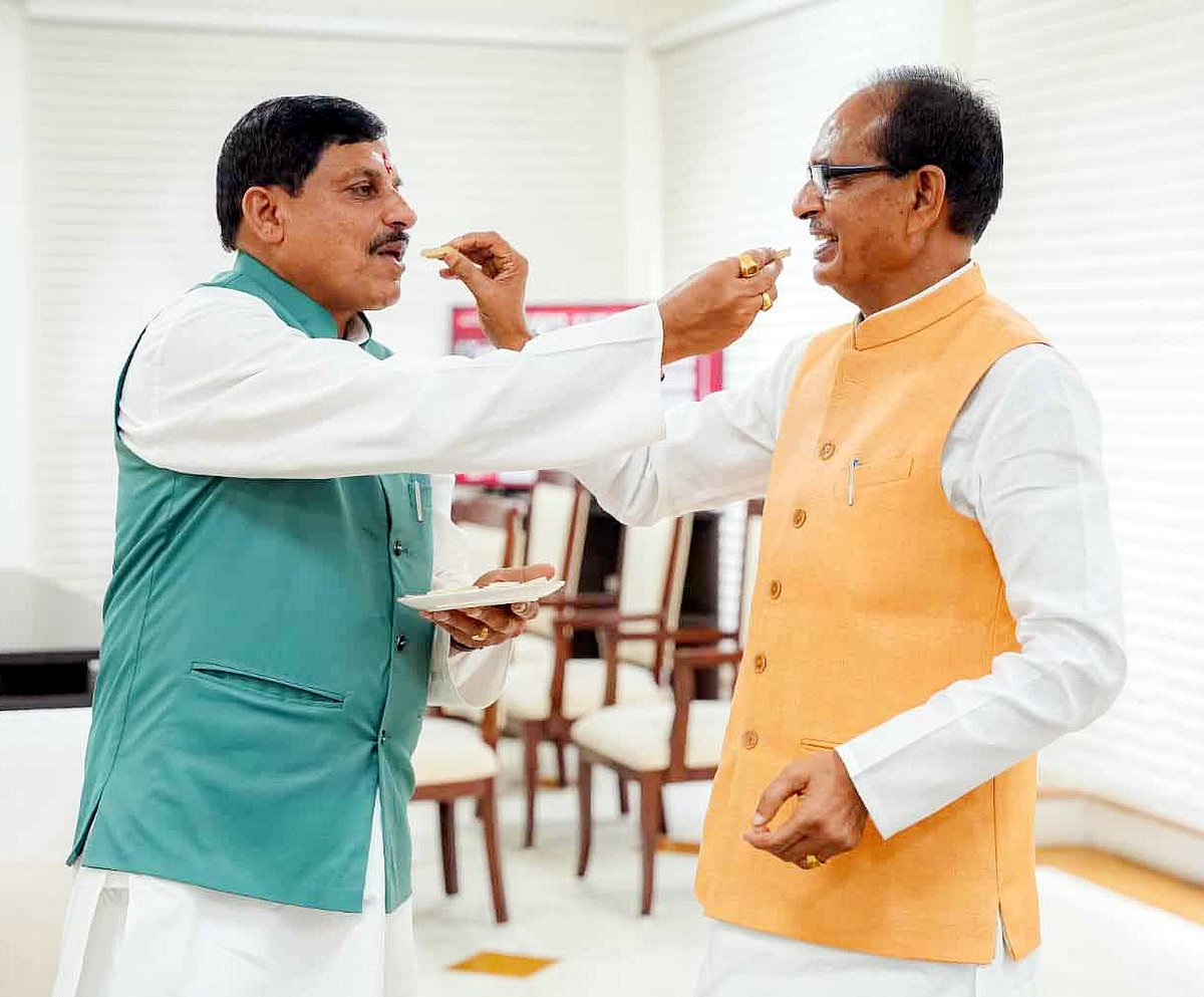Former chief minister Shivraj Singh Chouhan visited the residence of Chief Minister Mohan Yadav and interacted with each other for 30 minutes. Yadav congratulated each other for the party's landslide victory in Madhya Pradesh.